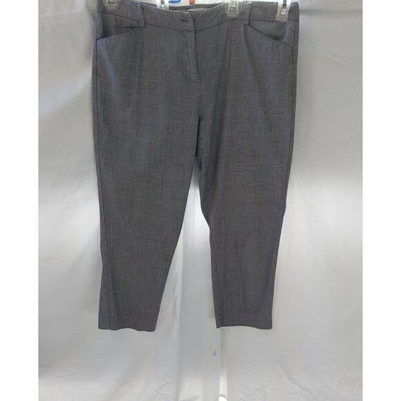 New York & Co Women's Size 10 Grey/White Plaid Capris. - Picture 2 of 3
